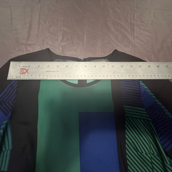 Vince Camuto Colorblock Black/Blue/Green/White Geometric Short Sleeve Blouse SP - Picture 10 of 11
